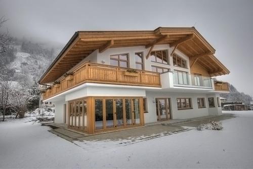 Chalet Apartment Ski and Golf by Kaprun Rentals — 4-Star Luxury Hotel in Zell Am See, Austria