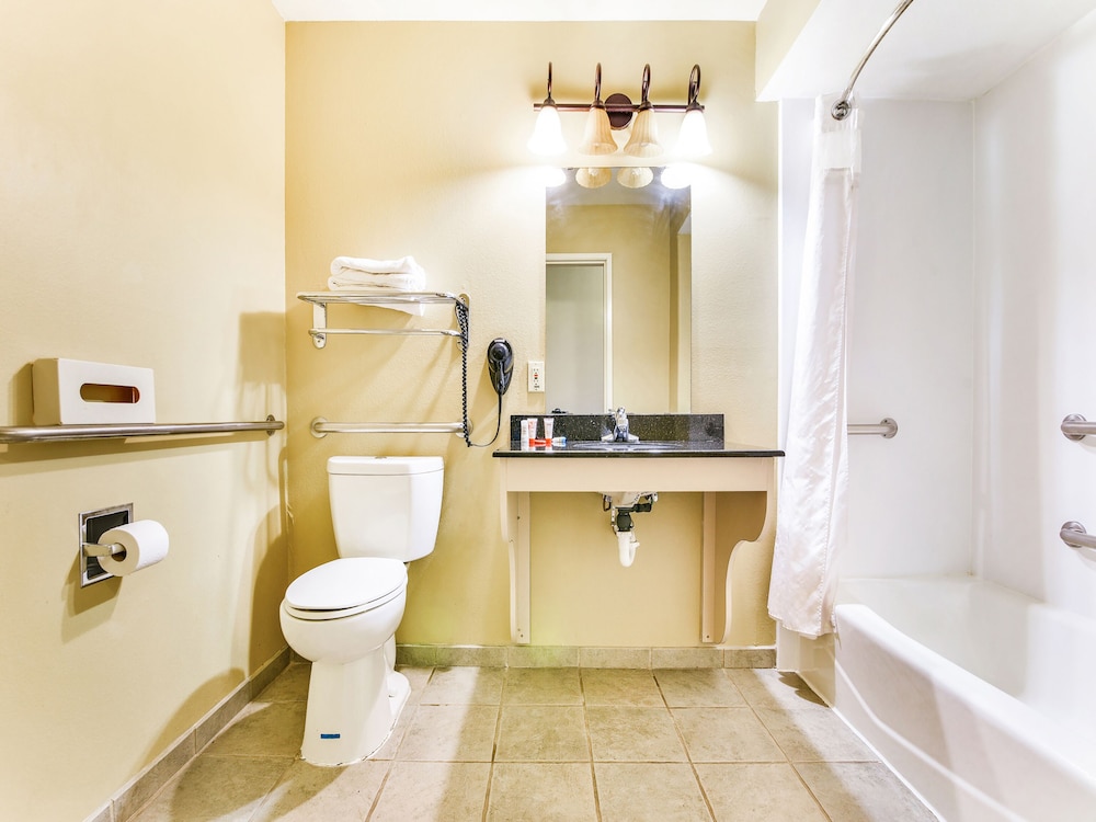 OYO Townhouse Oklahoma City Airport - photo 31