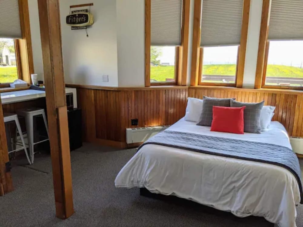 Endion Station Inn Hotel Next to Lake Superior - photo 2