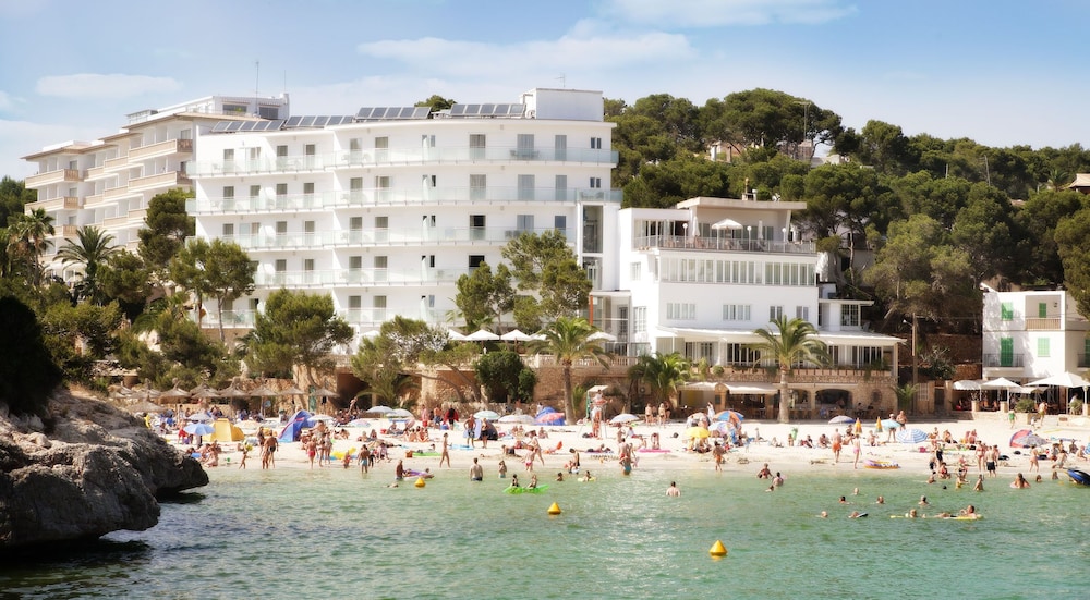 Hotel Apartamentos Cala Santanyi - carbon neutral hotel in Santanyi