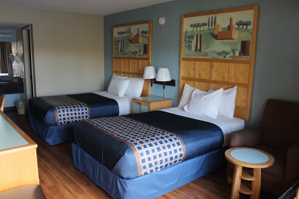Tampa Inn Near Busch Gardens - photo 14