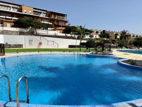Amarilla Golf Suite by VV Canary Ocean Homes — 4-Star Luxury Hotel in San Miguel De Abona, Spain