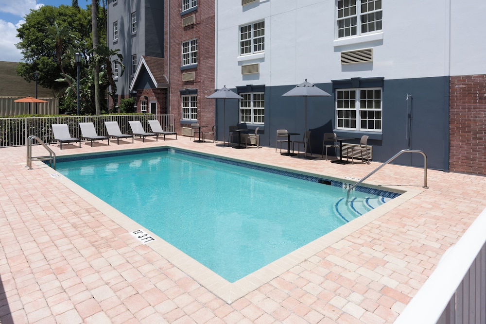 Candlewood Suites Miami Doral by IHG - photo 16