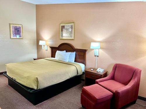 Owensville Motor Inn - photo 3