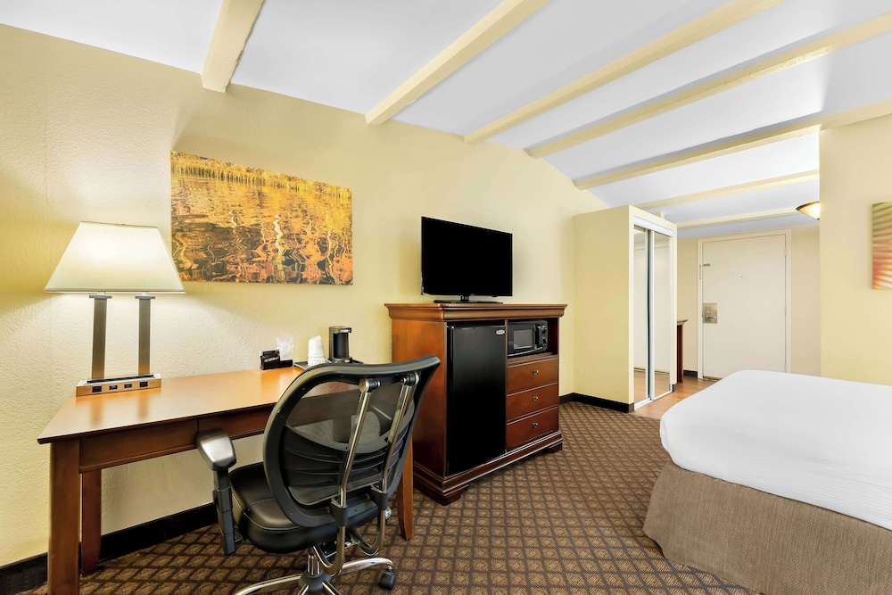 Best Western Coach House - photo 27