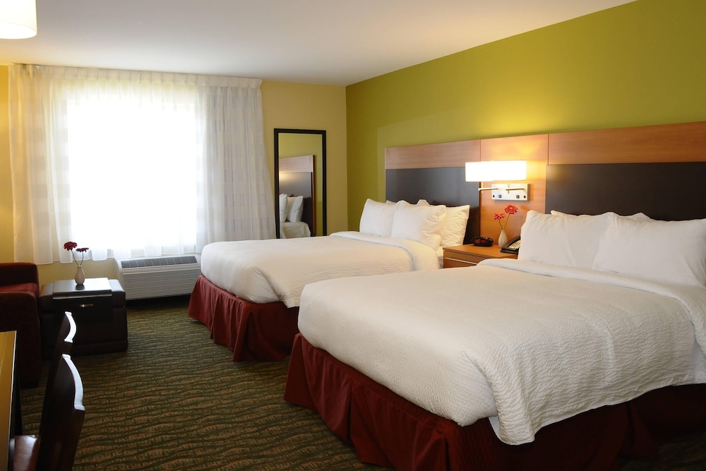 TownePlace Suites Redding - photo 11