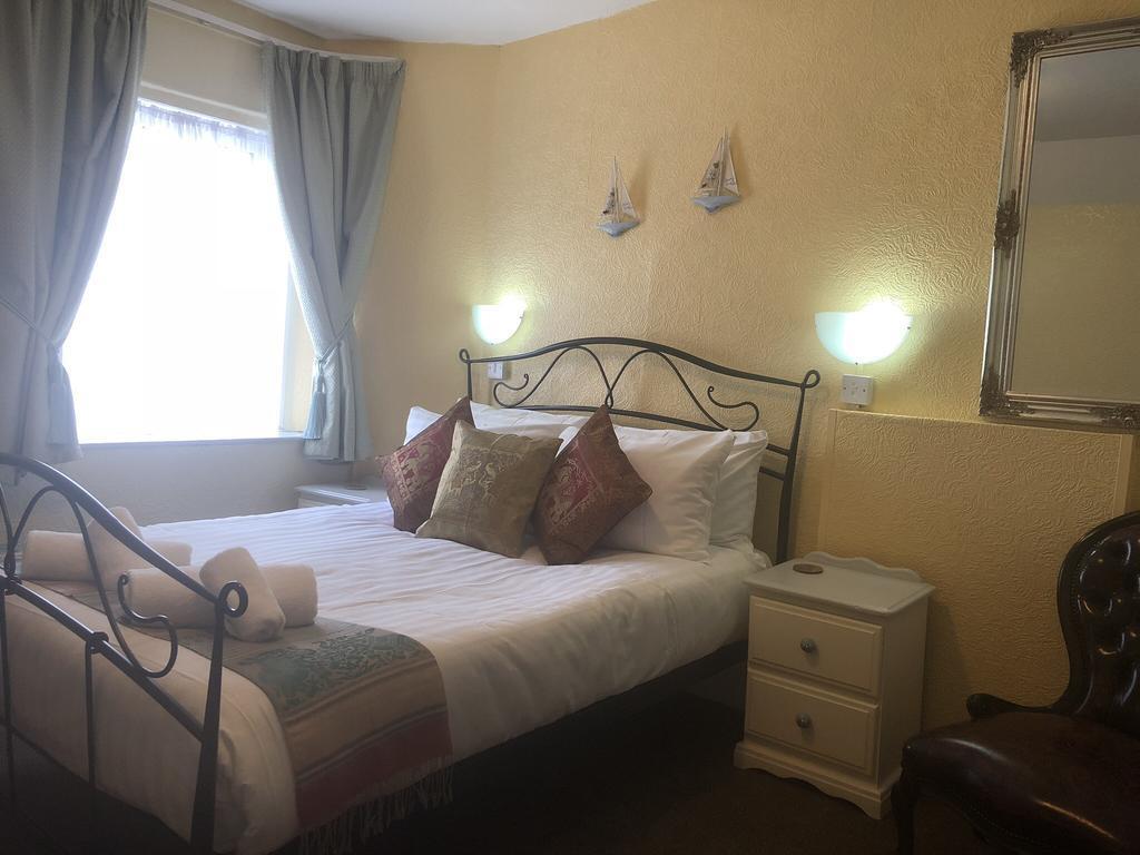Summerlands Guest House — 4-Star Luxury Hotel in Torquay, United Kingdom