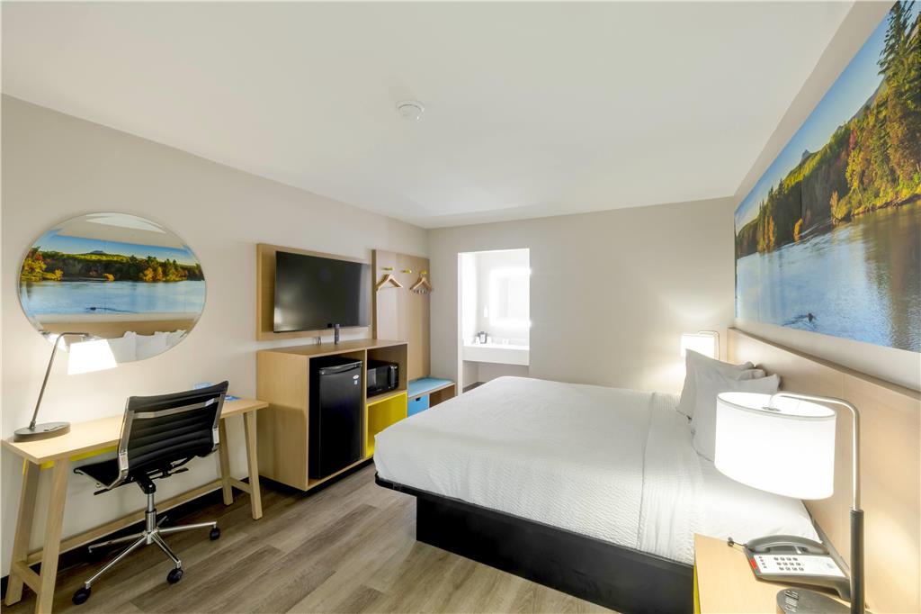 Days Inn & Suites by Wyndham Bossier City