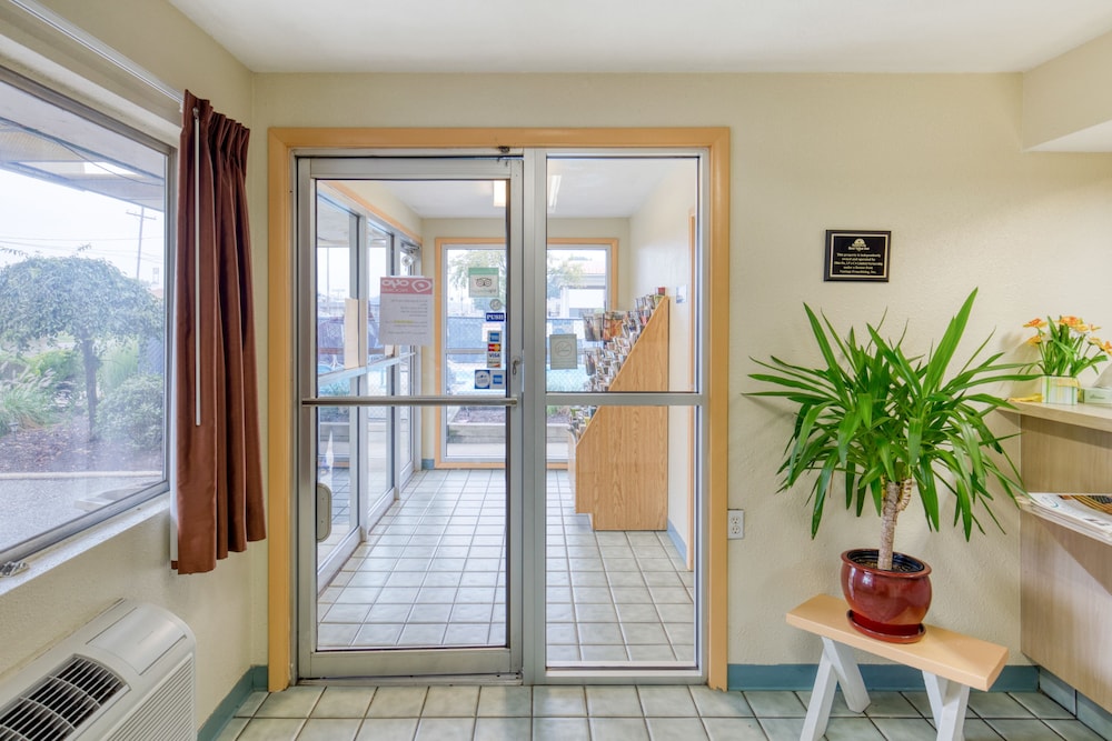 Days Inn by Wyndham New Philadelphia - photo 2