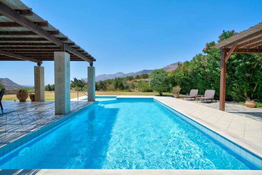 Villa Helios in Foinikas — 4-Star Luxury Hotel in Agios Vasileios, Greece
