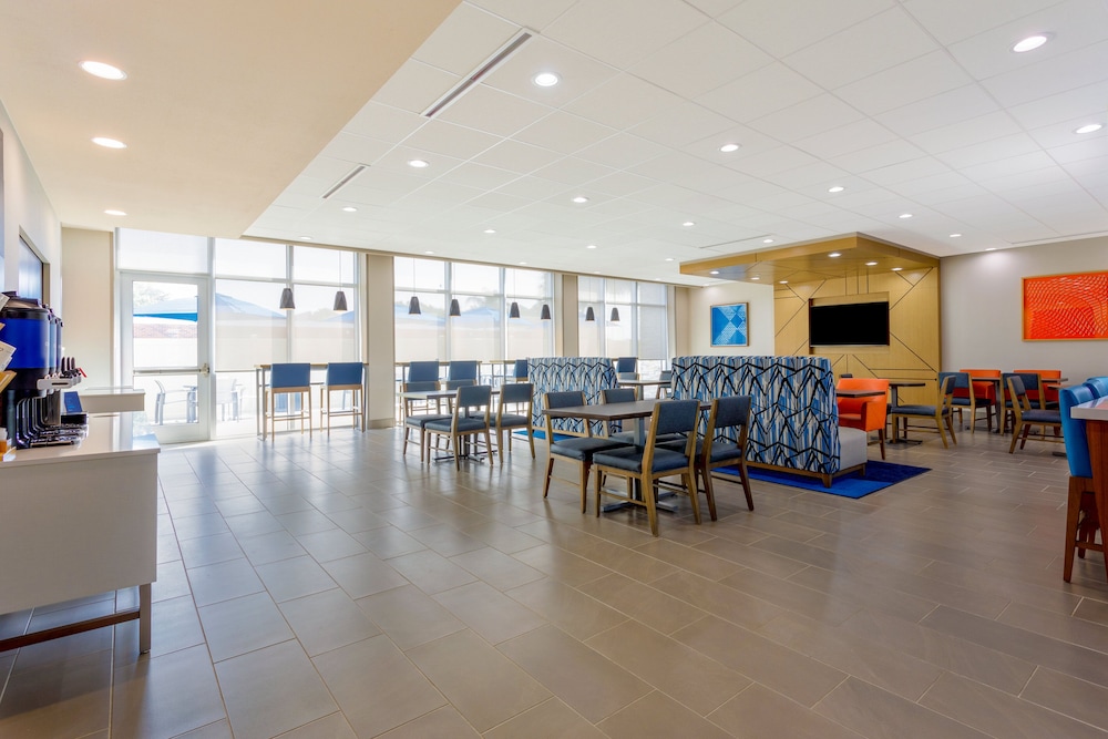 Holiday Inn Express & Suites Tampa Stadium Airport Area by IHG - photo 39