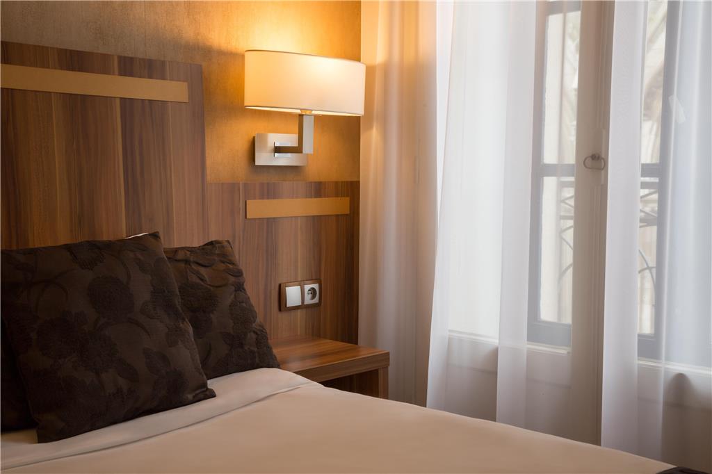 Hotel The Originals du Grand Monarque in Nantes, France