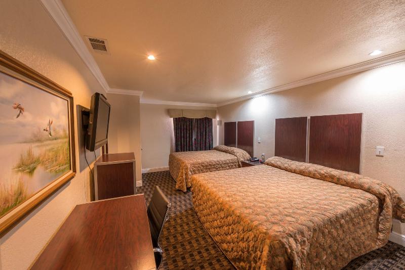 Edgewater Inn Reedley - photo 29
