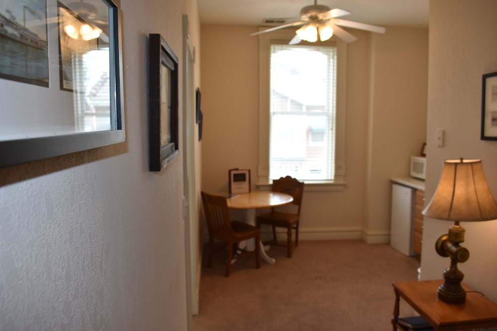 Hermann Crown Suites - photo 9