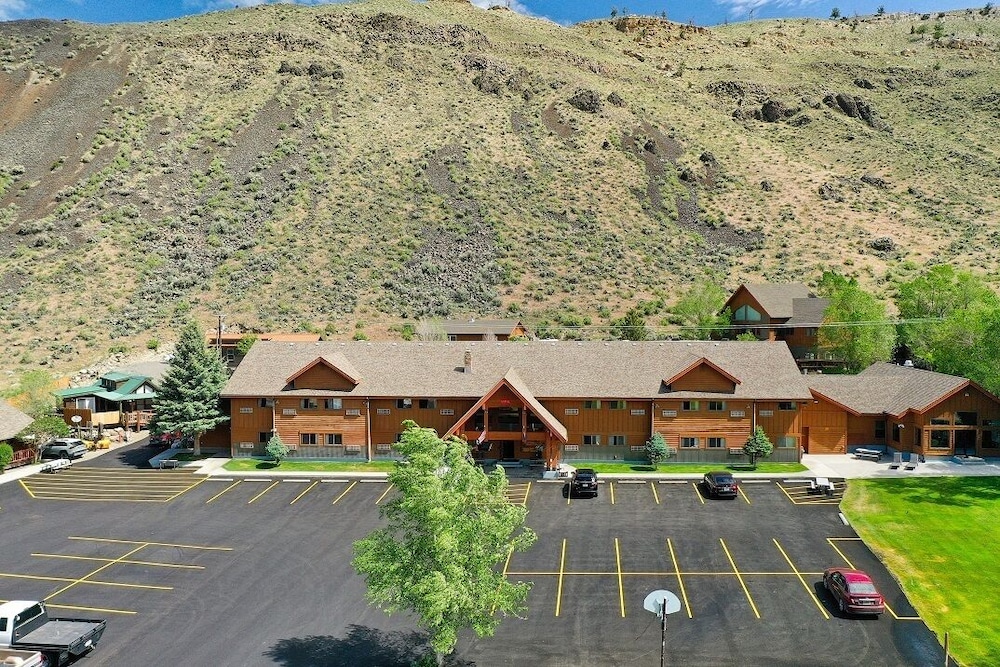 Yellowstone Village Inn and Suites - photo 16