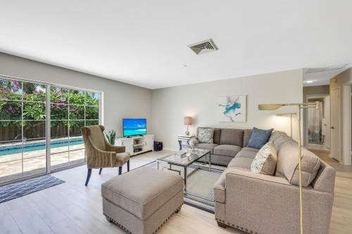 Woodridge Private Pool Pet Friendly 24 Hour Pro Host Support — 4-Star Luxury Hotel in Naples, United States
