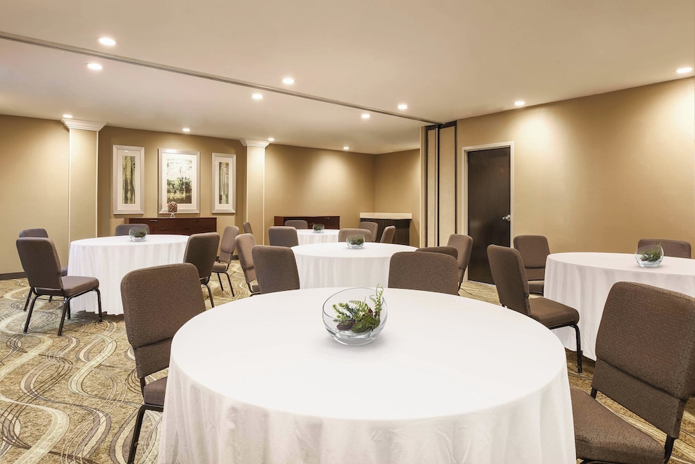 Springhill Suites Marriott Quail Springs - photo 23