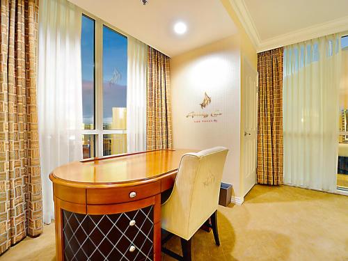 Amalz 1 Bedroom 2 Bathroom Balcony Suites at Mgm Signature