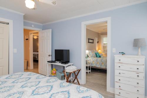 Bill's Place by Oak Island Accommodations - photo 2