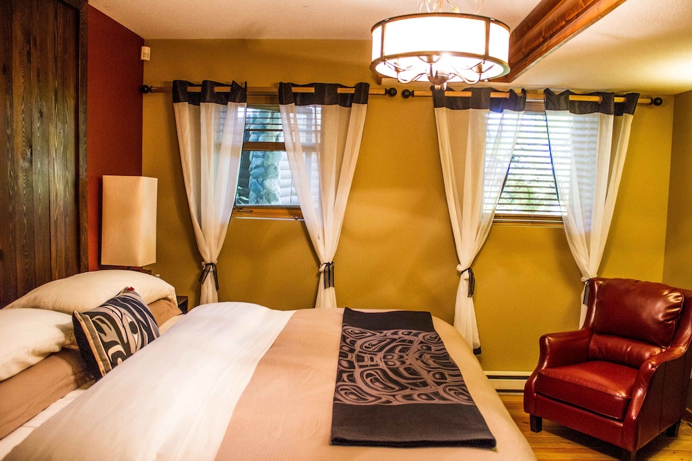 Tranquility Bay Waterfront Inn — Sechelt — photo 2