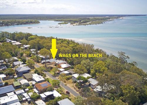 Wags On The Beach Toogoom Beachfront 4BR Aircon Pets OK in Toogoom, Australia