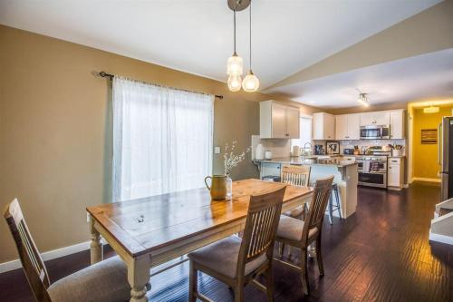 Juniper Getaway Dreamy Kitchen Pet Friendly in Bend, United States