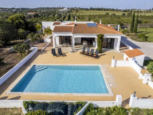 Secluded Carvoeiro Villa 3 Bedrooms Villa Urzais Modern Interiors — 4-Star Luxury Hotel in Carvoeiro, Portugal