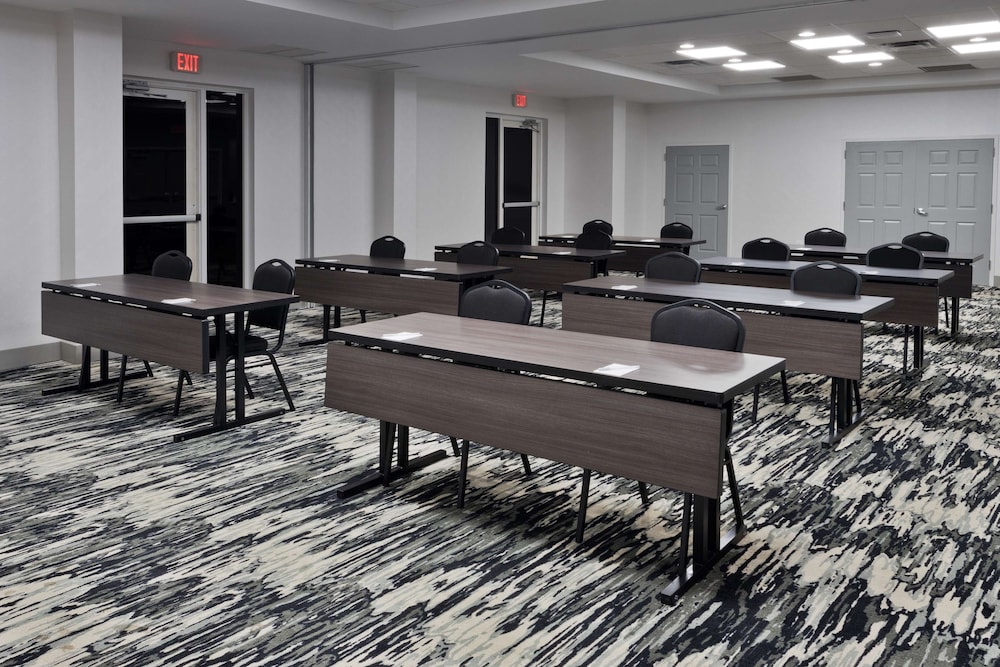 Hilton Garden Inn Birmingham Lakeshore Drive - photo 30
