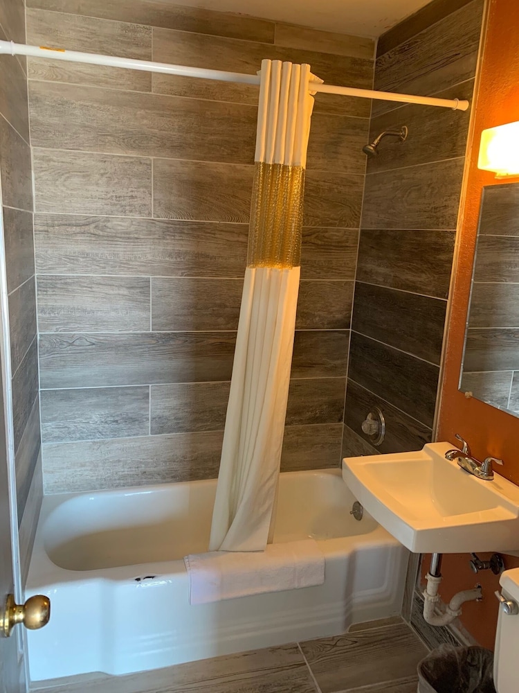 Stadium View Inn - photo 15