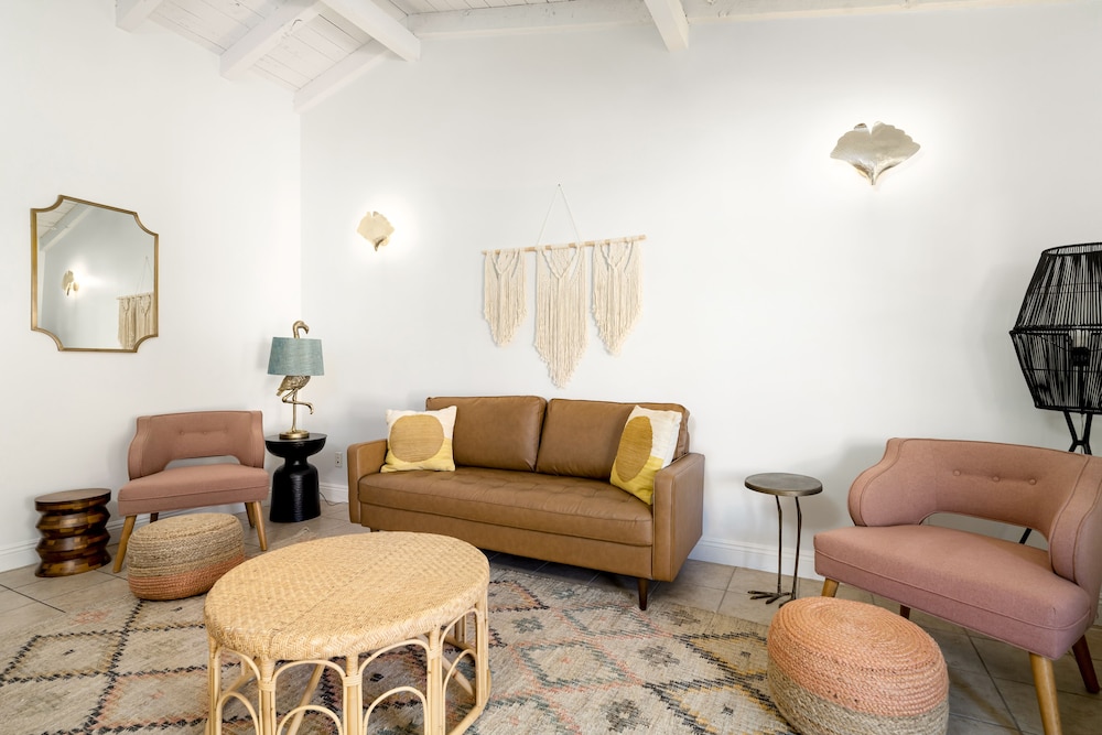 Fleur Noire Hotel 21 and Over - photo 21