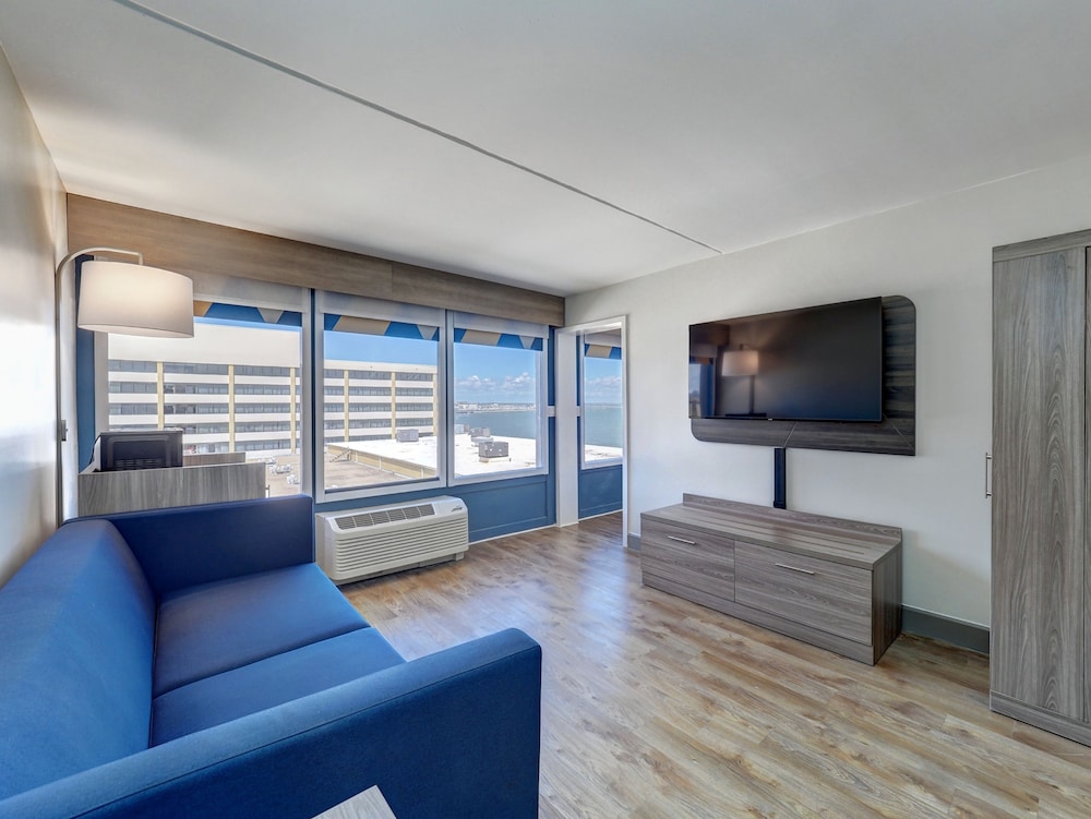 Holiday Inn Express Corpus Christi Beachfront by IHG - photo 13