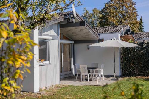 Ferienwohnpark Immenstaad am Bodensee Satteldachhaus Typ 9 SD 07 — hotel in Immenstaad Am Bodensee