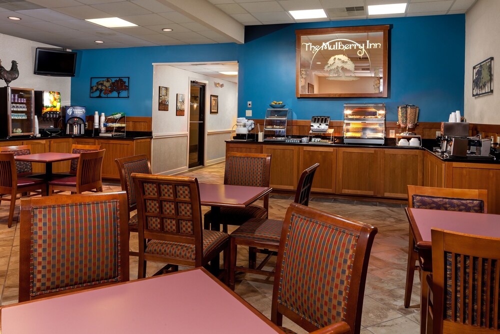 Red Roof Inn & Suites Newport News - photo 23