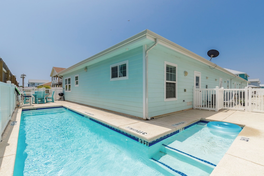Cozy 2 Bedroom Monthly Rates Pets & Pool — 4-Star Luxury Hotel in Port Aransas, United States