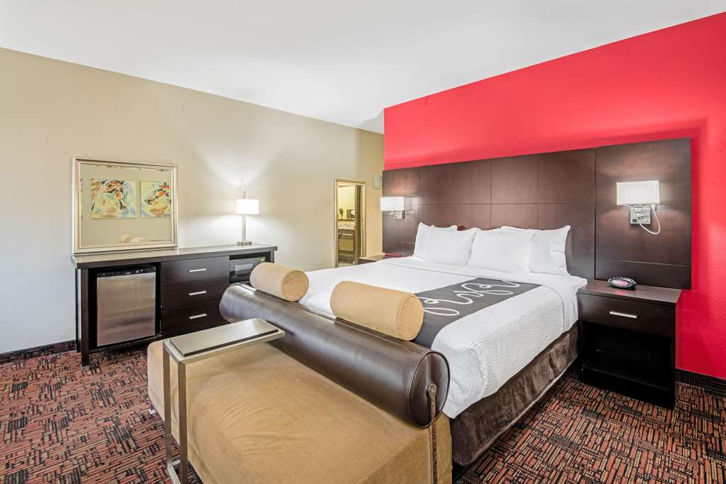 La Quinta Inn & Suites by Wyndham Elk City - photo 7