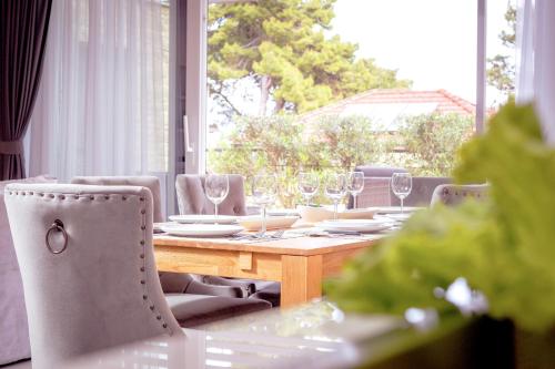 EMP Luxury Rental — 4-Star Luxury Hotel in Jelsa, Croatia
