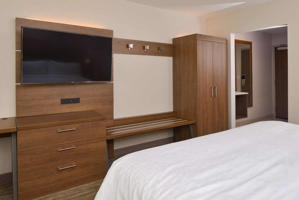 Holiday Inn Express & Suites Ottumwa by IHG - photo 17