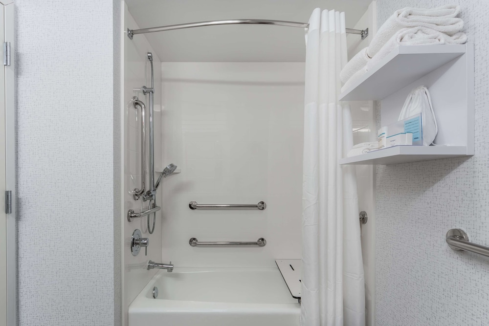 Hampton Inn Sioux Falls - photo 26
