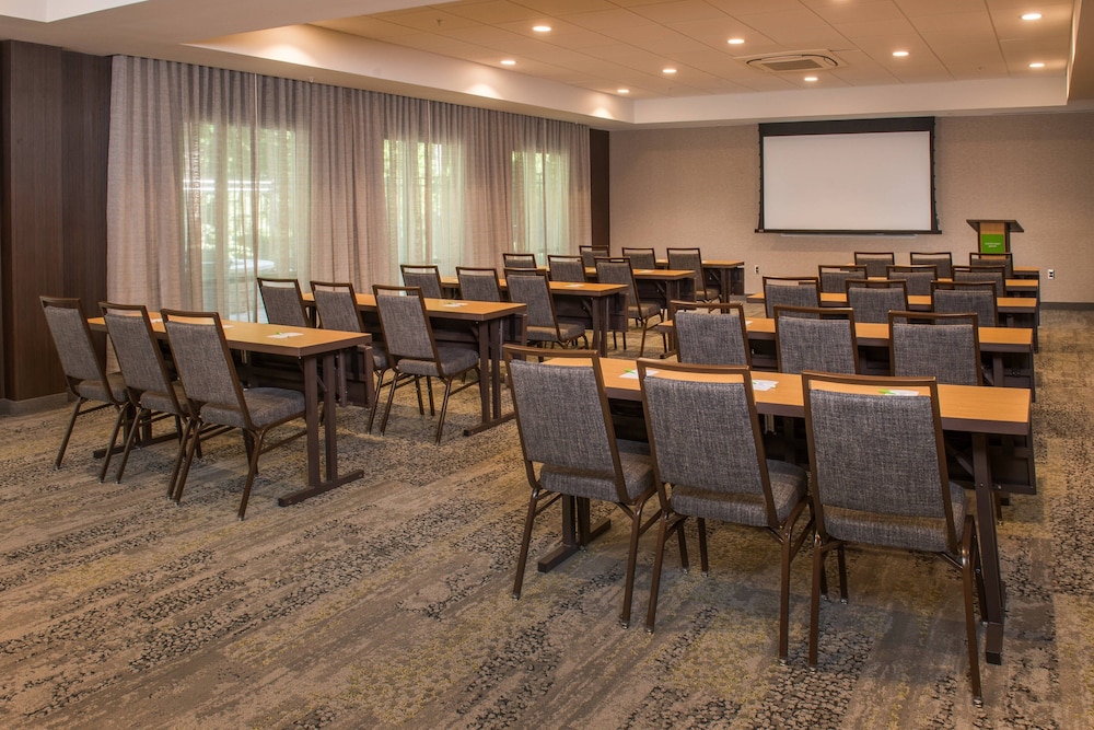 Courtyard by Marriott Hershey Chocolate Avenue - photo 24