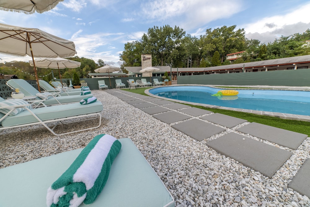 The Springs Motel - photo 52