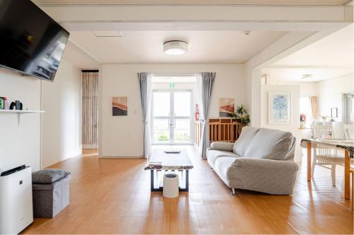 guesthouse みつば — 4-Star Luxury Hotel in Uruma, Japan