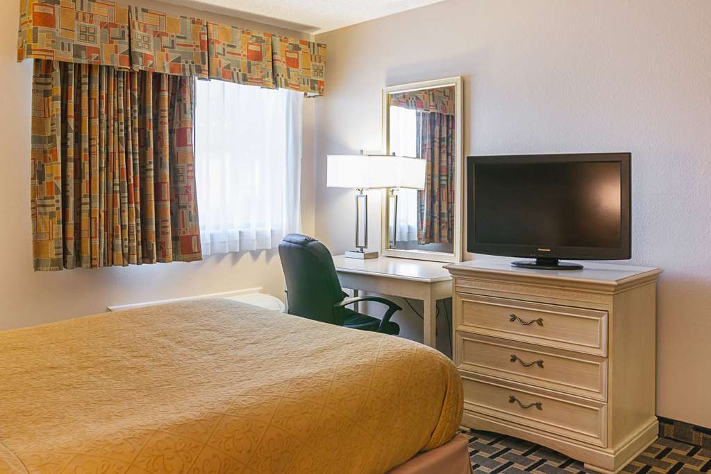 Quality Inn & Suites Detroit Metro Airport - photo 17
