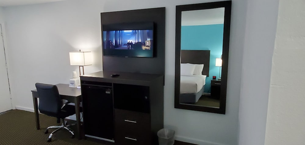 Travelodge by Wyndham Livonia Canton Novi Detroit Area - photo 11