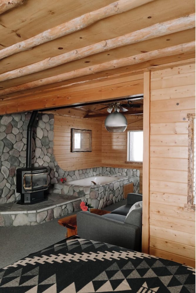 OAK Knoll Studio With Jacuzzi Unit 15 #2412 - photo 6