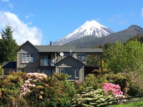 Georges BnB Nature and Lifestyle Retreat — 4-Star Luxury Hotel in New Plymouth, New Zealand