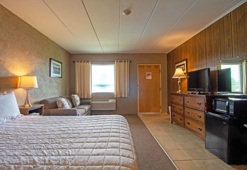 Half Moon Motel & Cottages - photo 30