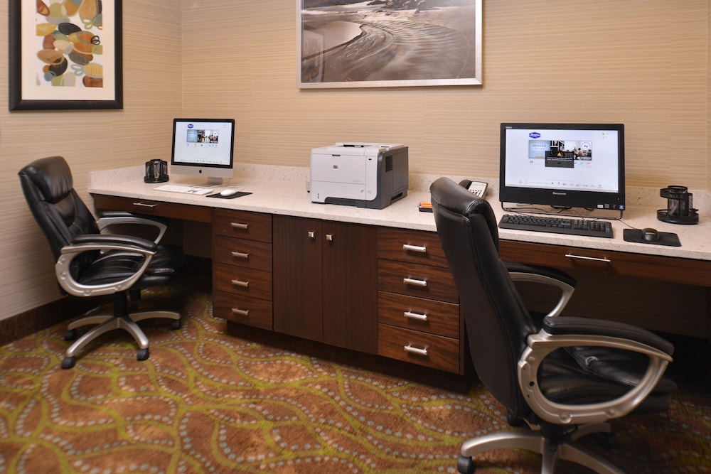 Hampton Inn & Suites Bend - photo 48