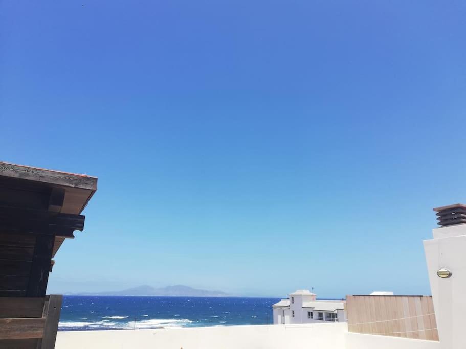 Punta Del Isla 3 Bed Apartment with Amazing Roof Terrace — 4-Star Luxury Hotel in Corralejo, Spain