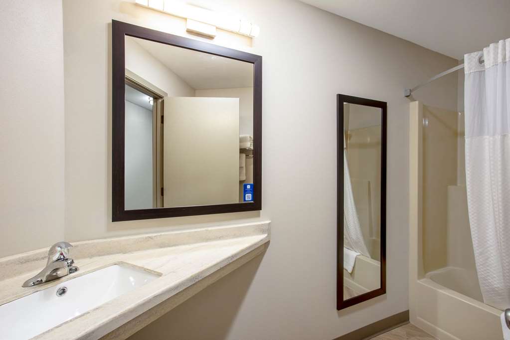 Days Inn by Wyndham Marquette - photo 15
