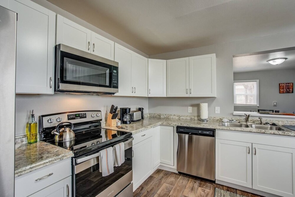 2BR Olympic Training Center Dog friendly - photo 10